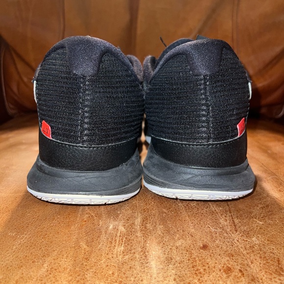 Kyrie Low 5’s by Nike - Picture 4 of 8